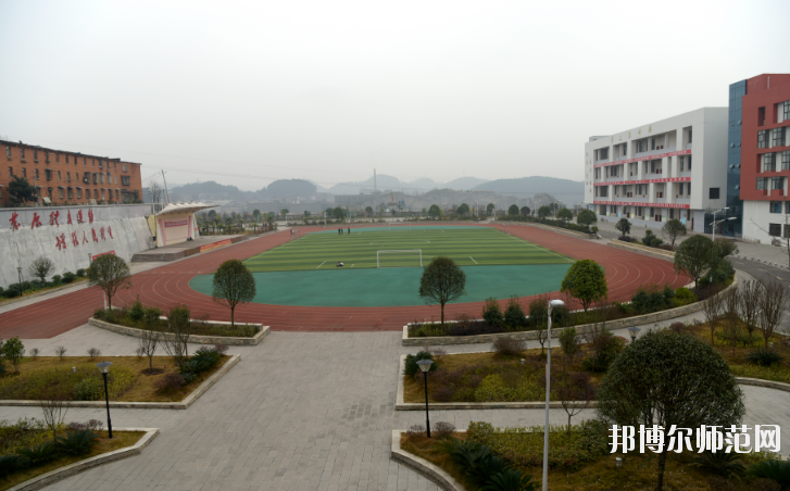 学校操场.jpg