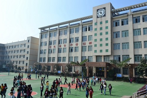 四川成都中医药大学峨眉学院学费高不高