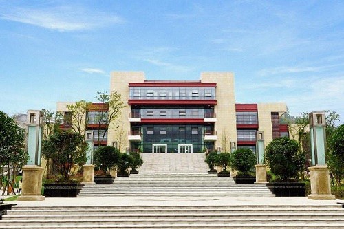 阿坝师范学院五年制大专学校乘车路线