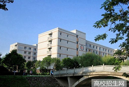 四川省巴中市技工学校图片