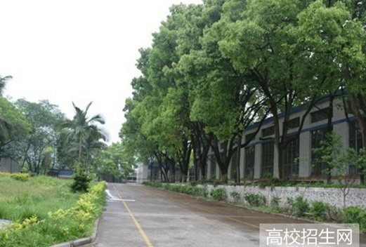 四川民族学院图片