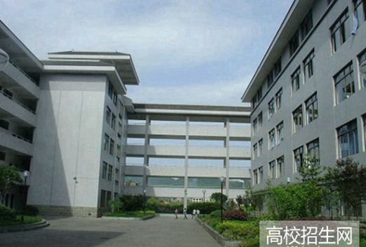 四川工业科技学院图片