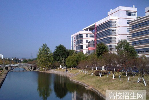 三峡联合职业大学信息科技学院图片